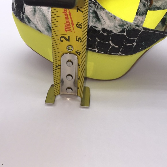 Qupid Women’s Platform Green Faux Snakeskin 5.5 in Heels Size 7.5 - Picture 11 of 16